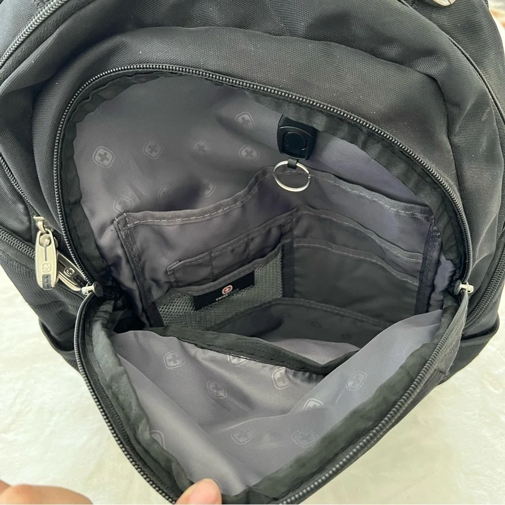 SWISSGEAR Medium 28 Laptop Backpack